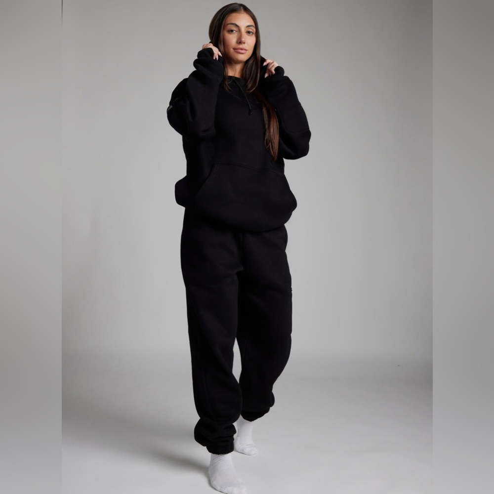 Comfrt brand travel hoodie size M in black / obsidian new in package